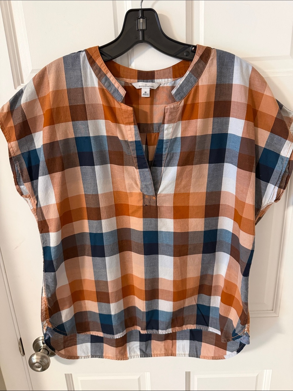 L.L. Bean Signature 100% cotton Splitneck
Popover Plaid Shirt Sand Dune Size M